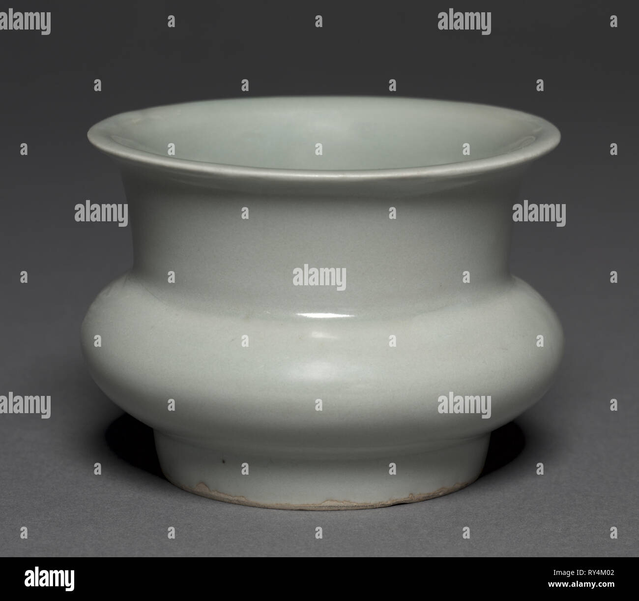 Vase in the Shape of a Grain Measure (Zhadou), 1127-1279. China