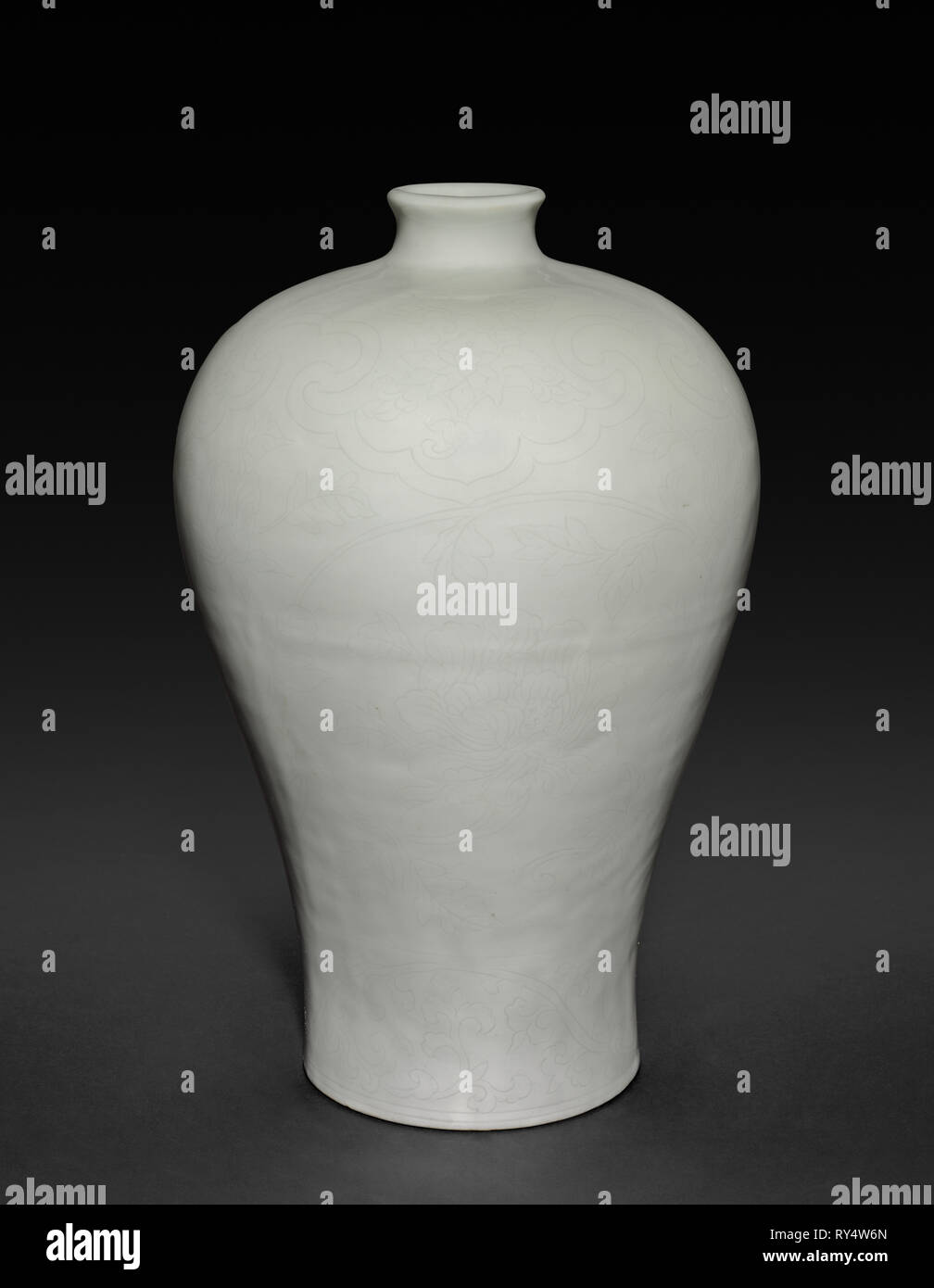 Meiping  Vase with Cloud Collars and Peony Sprays, 1403-1424. China, Jiangxi province, Jingdezhen kilns, Ming dynasty (1368-1644), Yongle period (1403-1424). Porcelain with incised decoration and white glaze; diameter: 20.3 cm (8 in.); overall: 32.1 cm (12 5/8 in Stock Photo