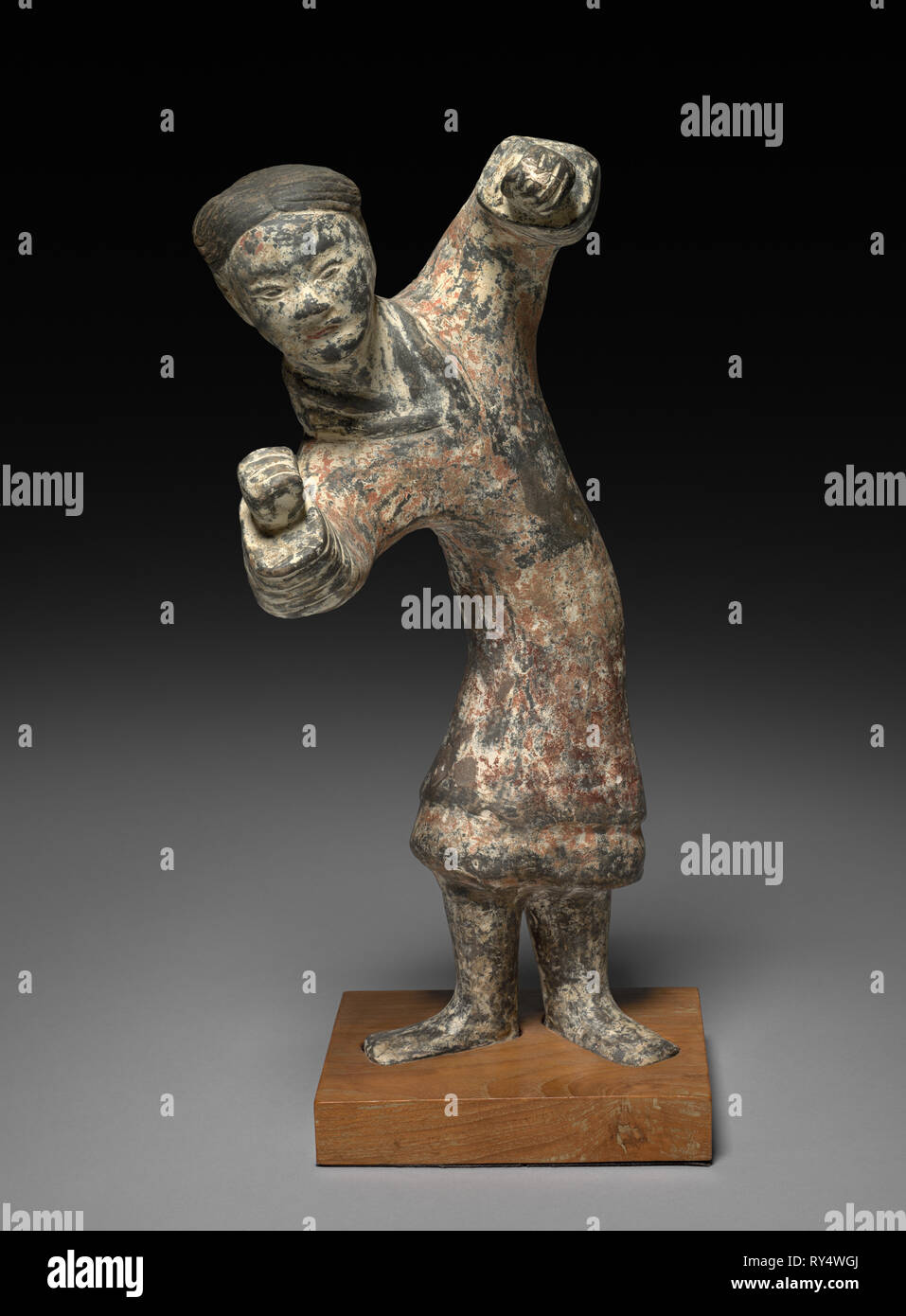 Dancing Figure, Han dynasty (206 BC-AD 220). China, Han dynasty (202 BC-AD 220). Painted plaster of Paris Stock Photo