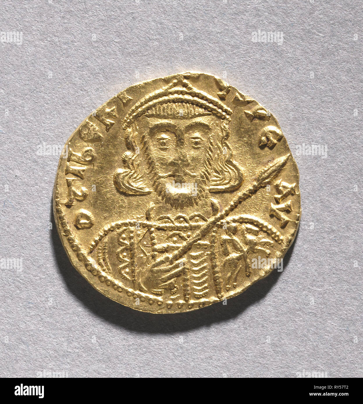 Solidus with Tiberius III Apsimarus (obverse), 698-705. Byzantium, Constantinople, late 7th-early 8th century. Gold; diameter: 2 cm (13/16 in Stock Photo