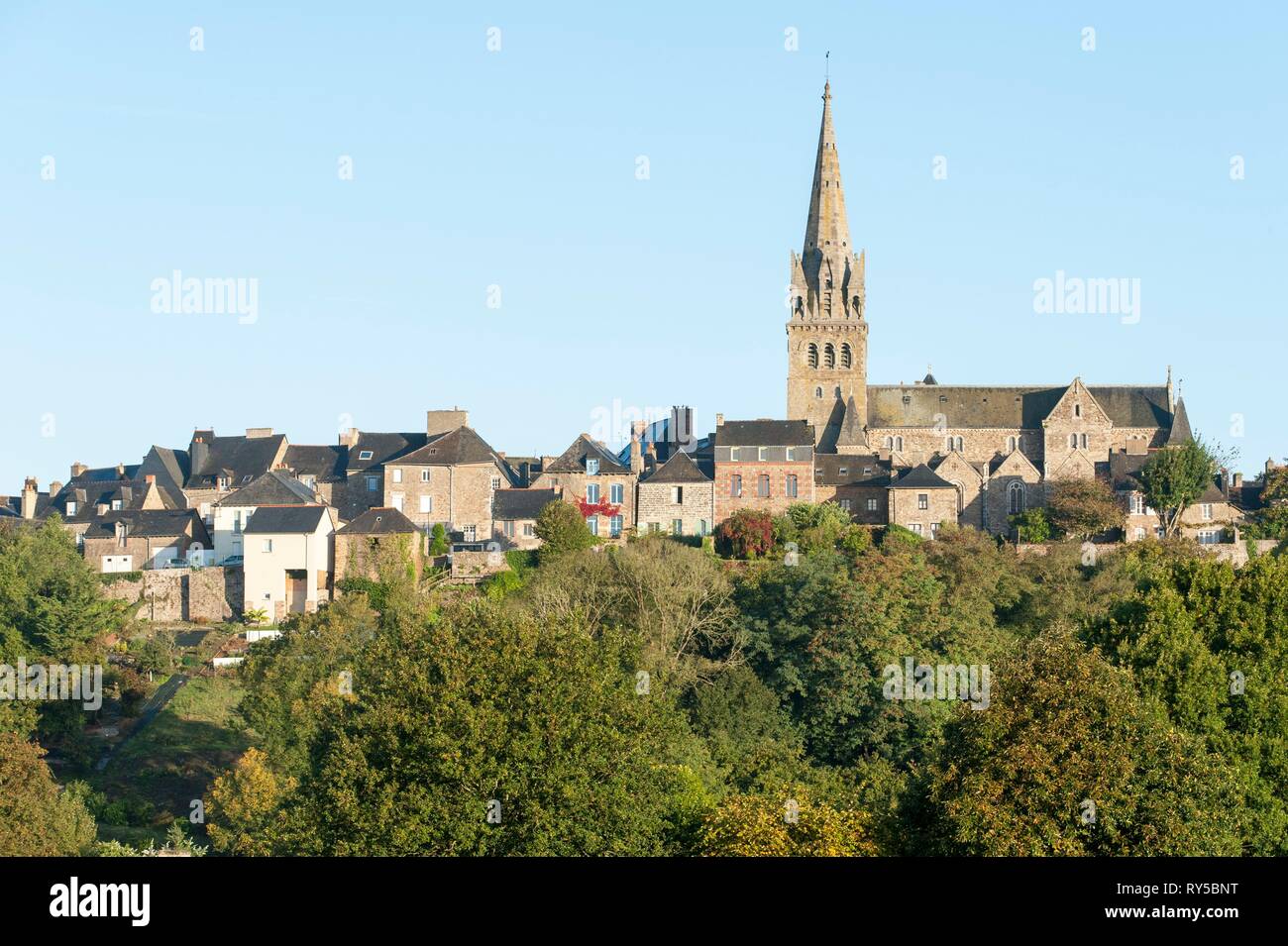 France, Ille et Vilaine, Becherel, labeled Small City of Character and City of the book, the village at sunrise Stock Photo