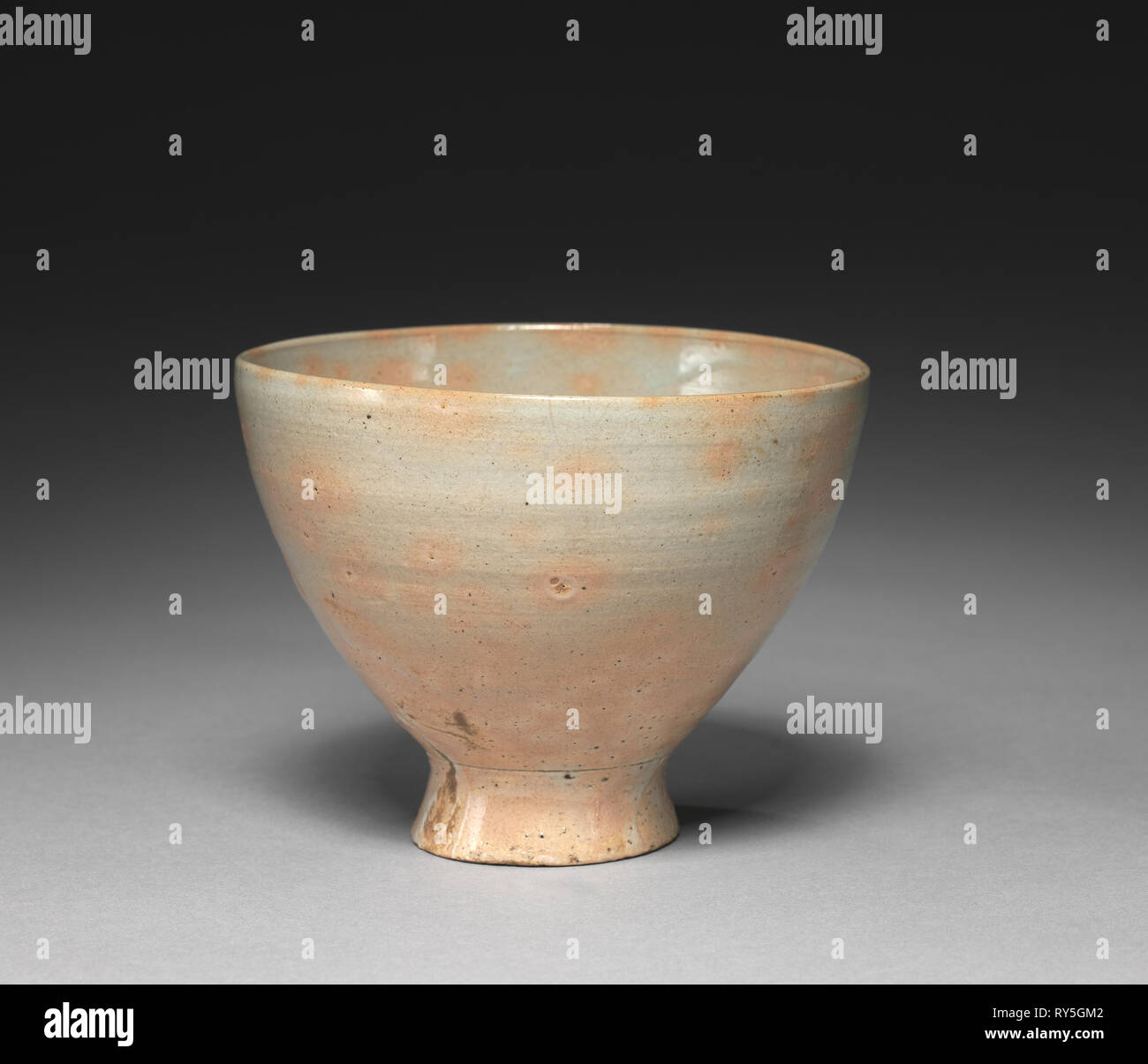 Tea bowl, 1600s. Korea, Joseon dynasty (1392-1910). Glazed stoneware Stock Photo