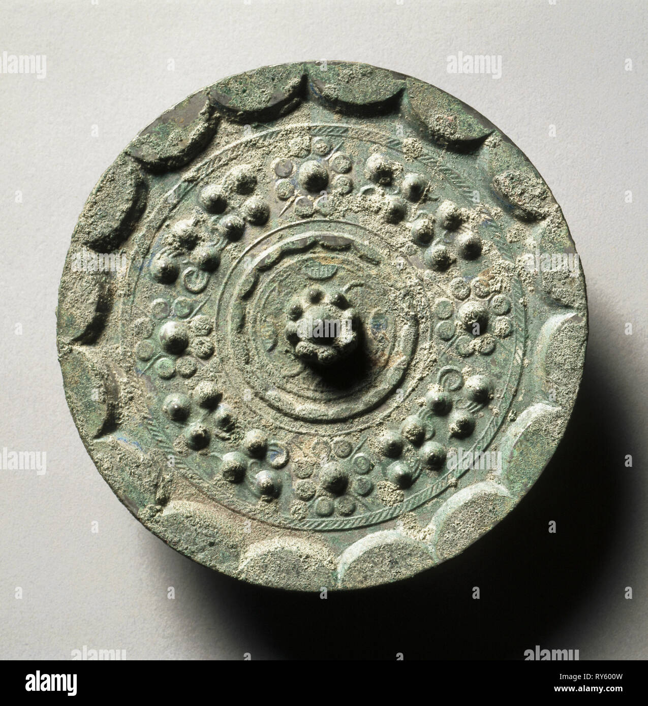 Mirror with Clouds and Nebulae, late 3rd century BC-early 1st century. China, Western Han dynasty (202 BC-AD 9). Bronze; diameter: 13 cm (5 1/8 in.); overall: 1.7 cm (11/16 in.); rim: 0.6 cm (1/4 in Stock Photo