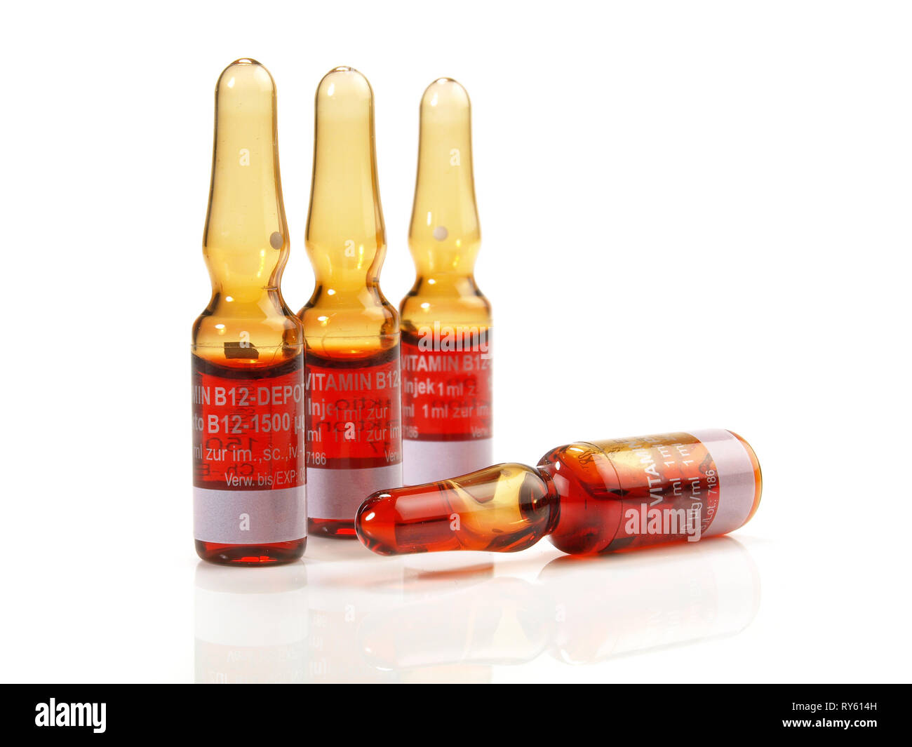 B12 injection hi-res stock photography and images - Alamy