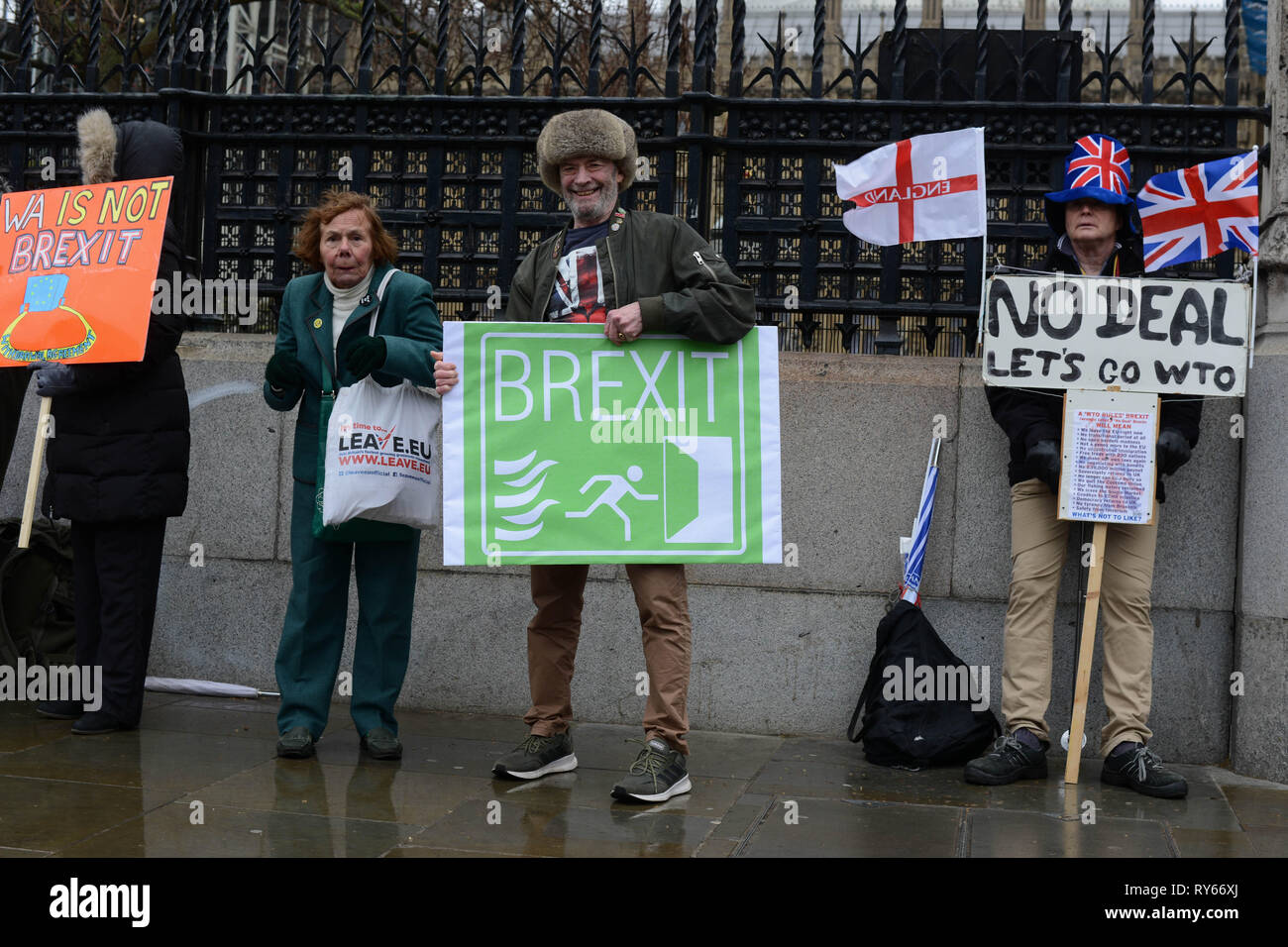 London, UK. 12th March, 2019. Pro-Brexit and Anti-Brexit Activists demonstrate opposite Westminster, London. 12th of March 2019. Credit: Thomas Krych/Alamy Live News Stock Photo