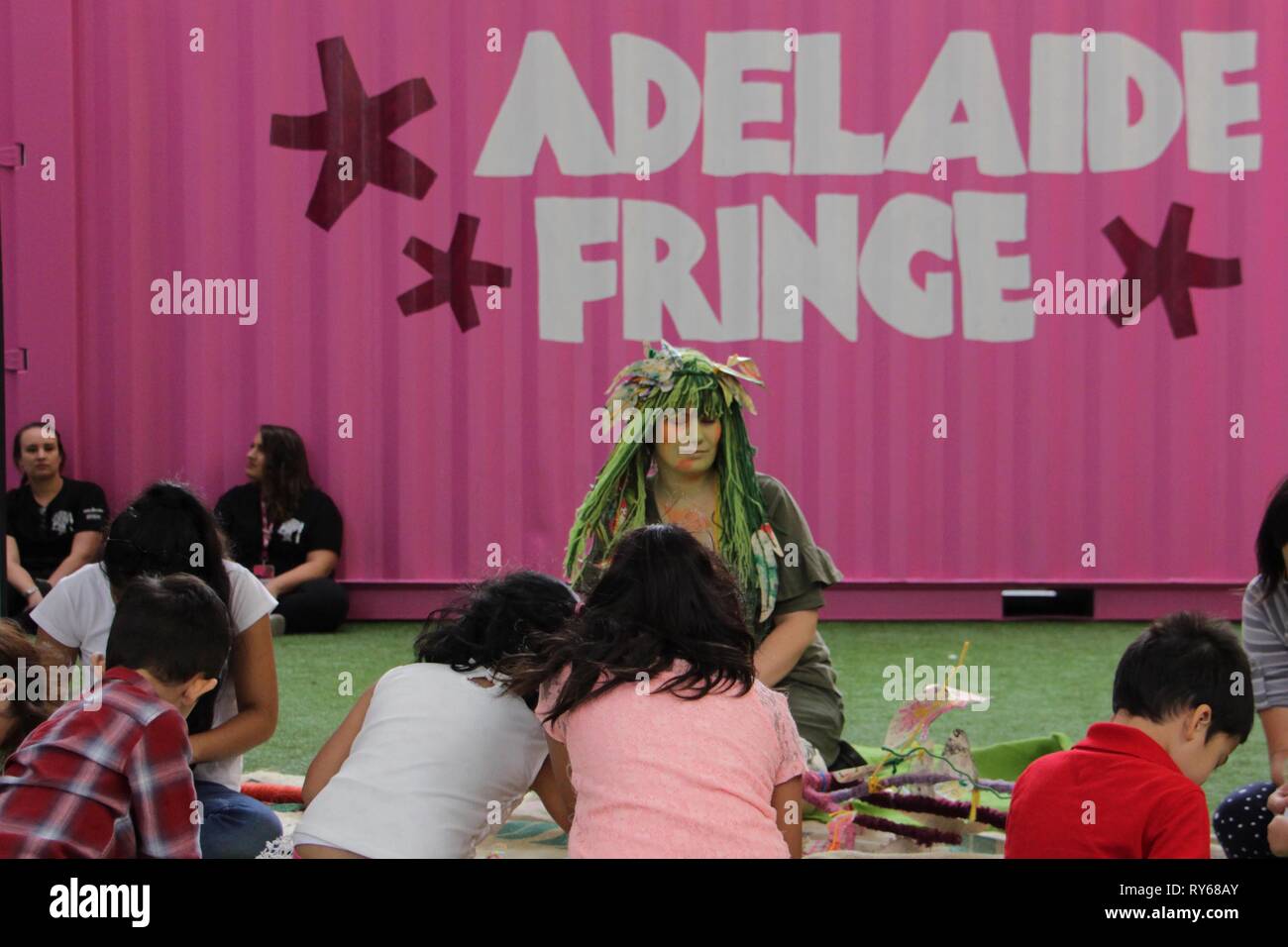 (190312) -- ADELAIDE, March 12, 2019 (Xinhua) -- An artist painting her face green teaches children to make art works during the Adelaide Fringe Festival in Adelaide, Australia, March 11, 2019. The Adelaide Fringe, an annual arts festival founded nearly 70 years ago, lasts from Feb. 15 to March 17 this year. (Xinhua/Lyu Wei) Stock Photo