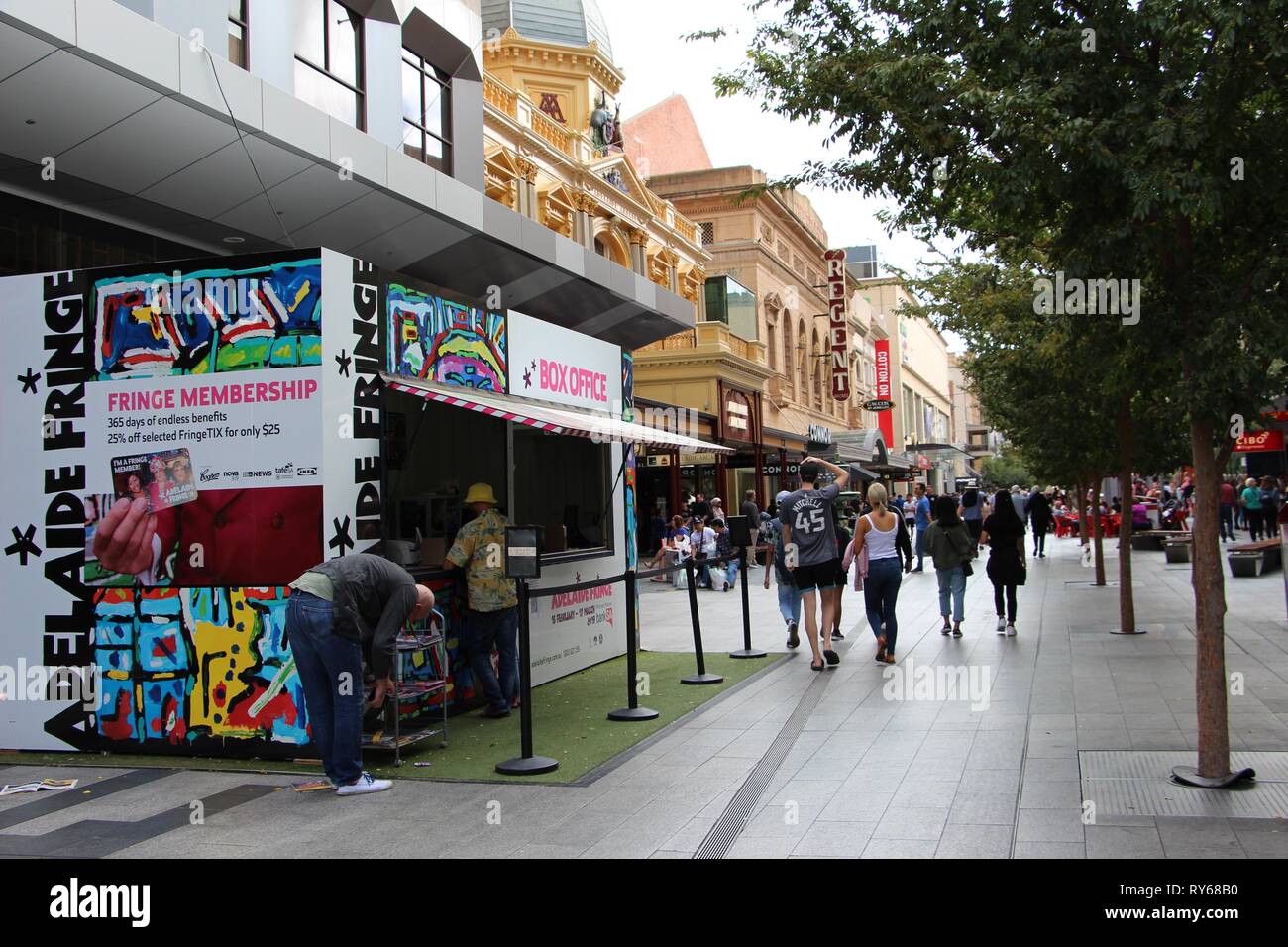 (190312) -- ADELAIDE, March 12, 2019 (Xinhua) -- Visitors buy tickets from a street booth for performances at the Adelaide Fringe Festival in Adelaide, Australia, March 11, 2019. The Adelaide Fringe, an annual arts festival founded nearly 70 years ago, lasts from Feb. 15 to March 17 this year. (Xinhua/Lyu Wei) Stock Photo