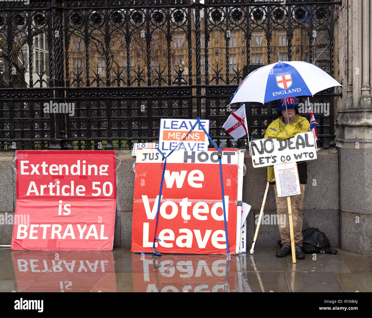 London, UK. 12th Mar, 2019. Pro - Brexit leave the European Union supporter protesting outside the Houses of Parliament. Credit: AndKa/Alamy Live News Stock Photo