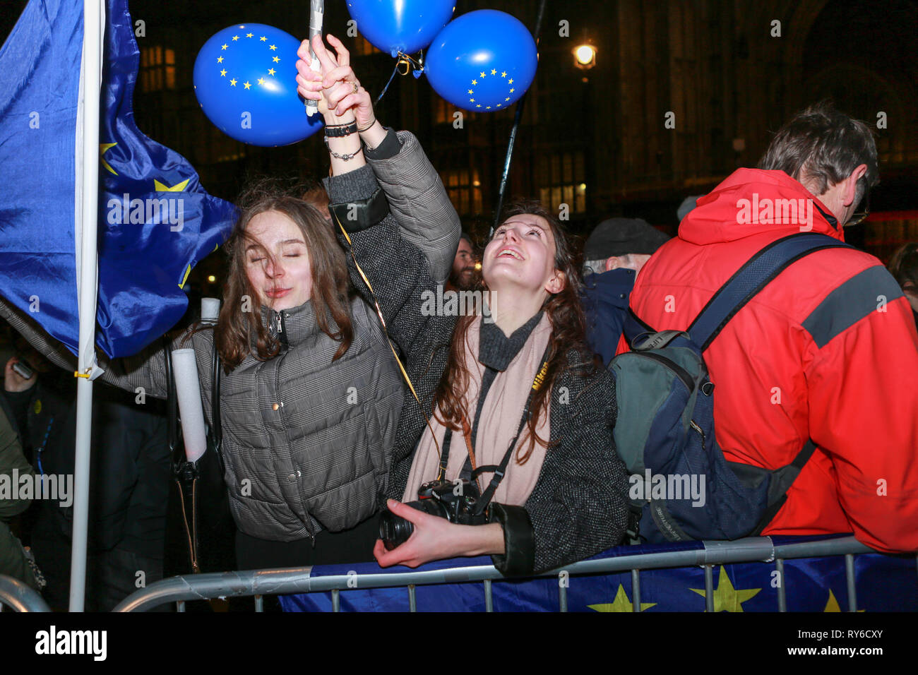 London, UK. 12th Mar, 2019. Pro Brexit and Pro Remain groups around Parliament Sq and Westminster as politicians vote on the UK's withdrawal from the European Union. Penelope Barritt/Alamy Live News Stock Photo