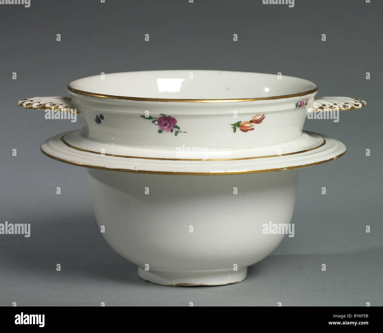 https://c8.alamy.com/comp/RY6F5B/food-warmer-veilleuse-food-container-c-1758-1760-meissen-porcelain-factory-german-probably-by-georg-christoph-lindemann-german-porcelain-overall-23-x-182-x-196-cm-9-116-x-7-316-x-7-1116-in-RY6F5B.jpg