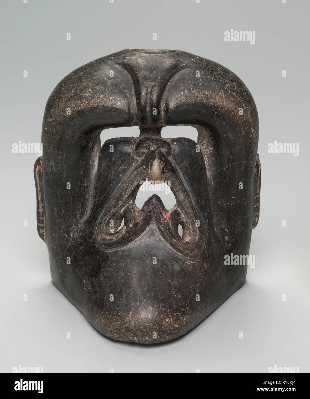 Vessel with Deity Mask, 1200-900 BC. Central Mexico (Las Bocas, Puebla?), Olmec, Formative Period. Ceramic, traces of pigment; overall: 18 x 17.1 x 15.9 cm (7 1/16 x 6 3/4 x 6 1/4 in Stock Photo