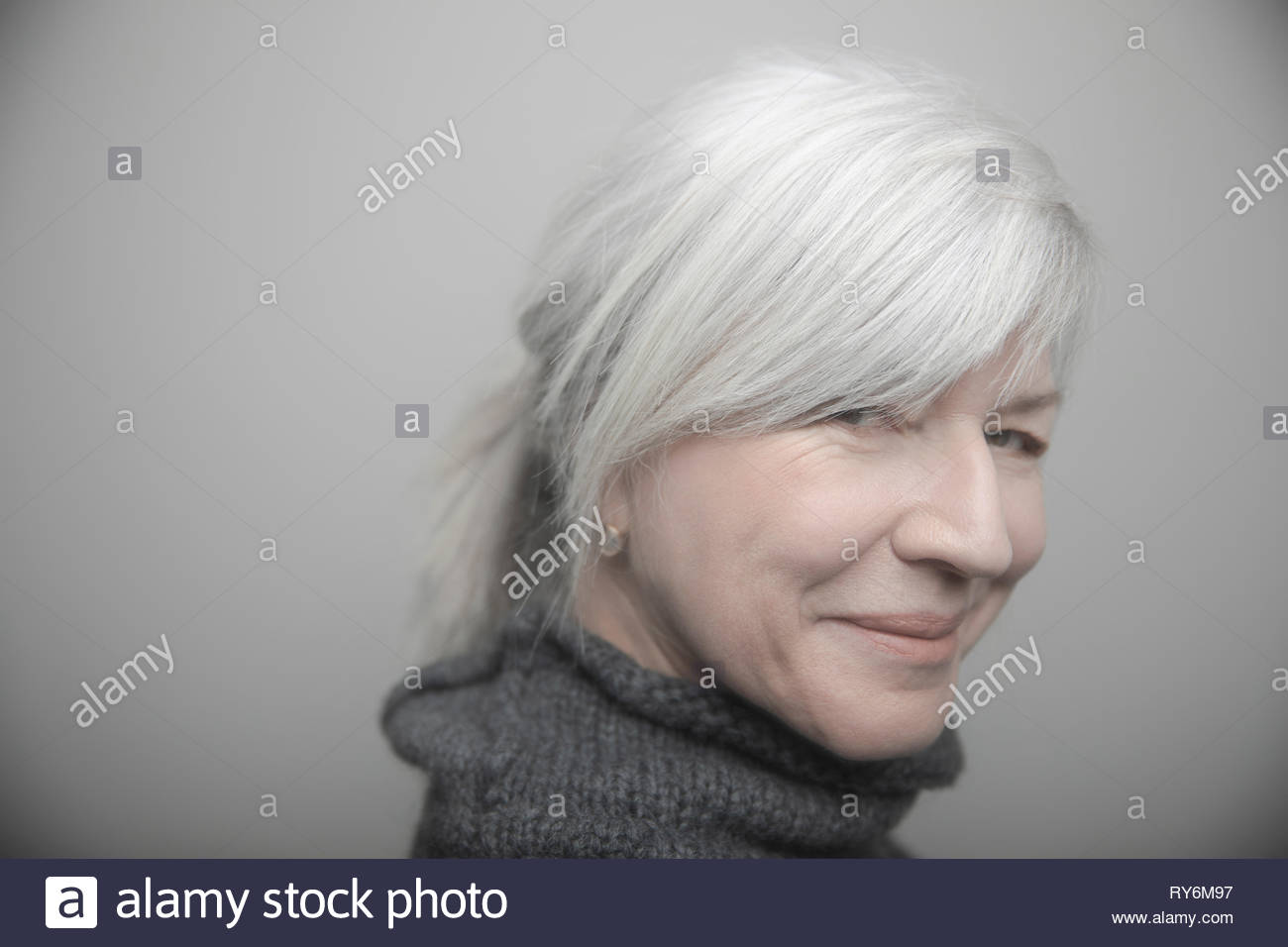 Woman gray hair hi-res stock photography and images - Alamy