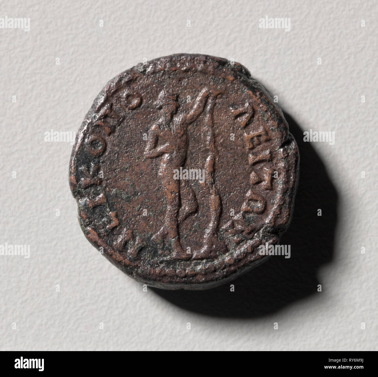 Apollo Sauroktonos (reverse), 138-161. Moesia Inferior, near modern Veliko Tarnovo Bulgaria, 2nd century. Bronze; diameter: 2.5 cm (1 in Stock Photo