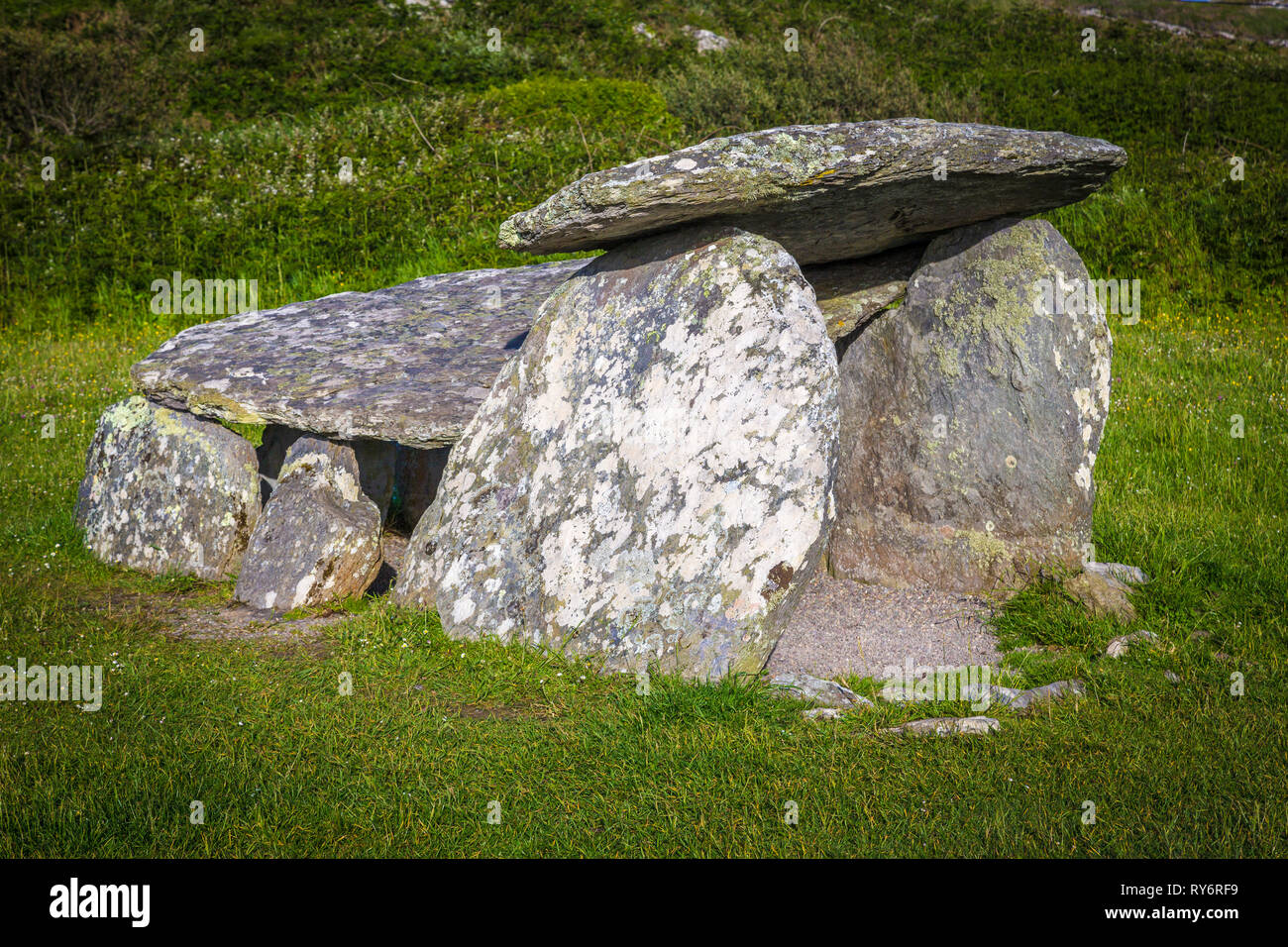 4000 years old Altar Wedge Tomb Stock Photo Alamy