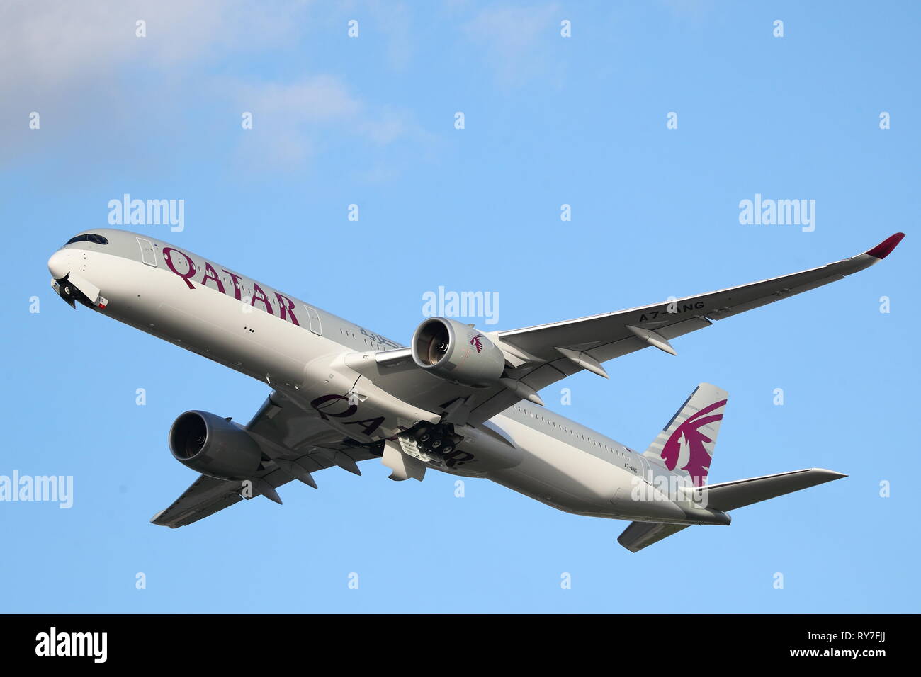 qatar-airways-a350-hi-res-stock-photography-and-images-alamy