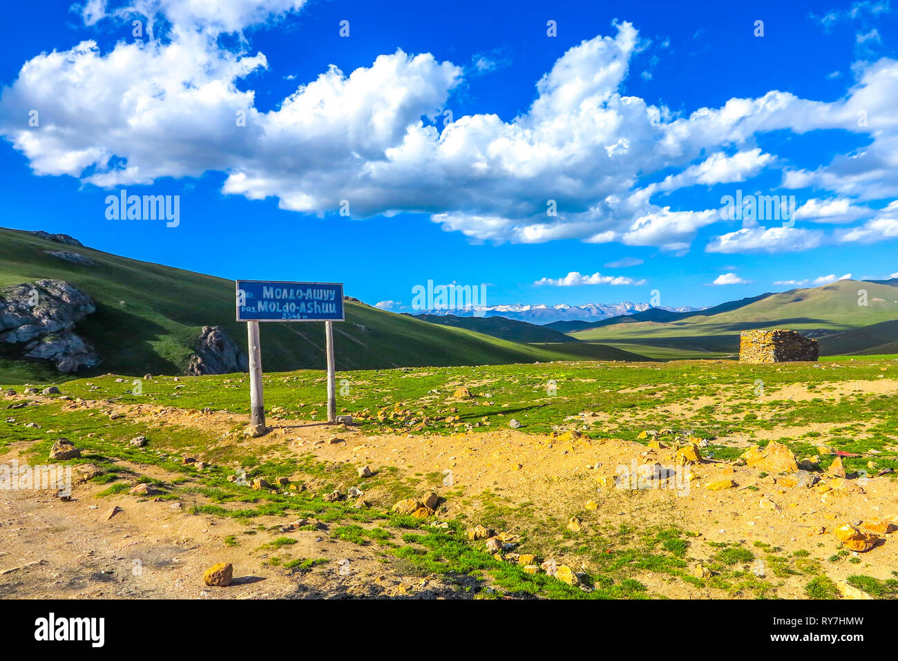 Song Kul Lake Snow Capped Moldo Too Mountains Peak View Point Landscape Road Sign Stock Photo