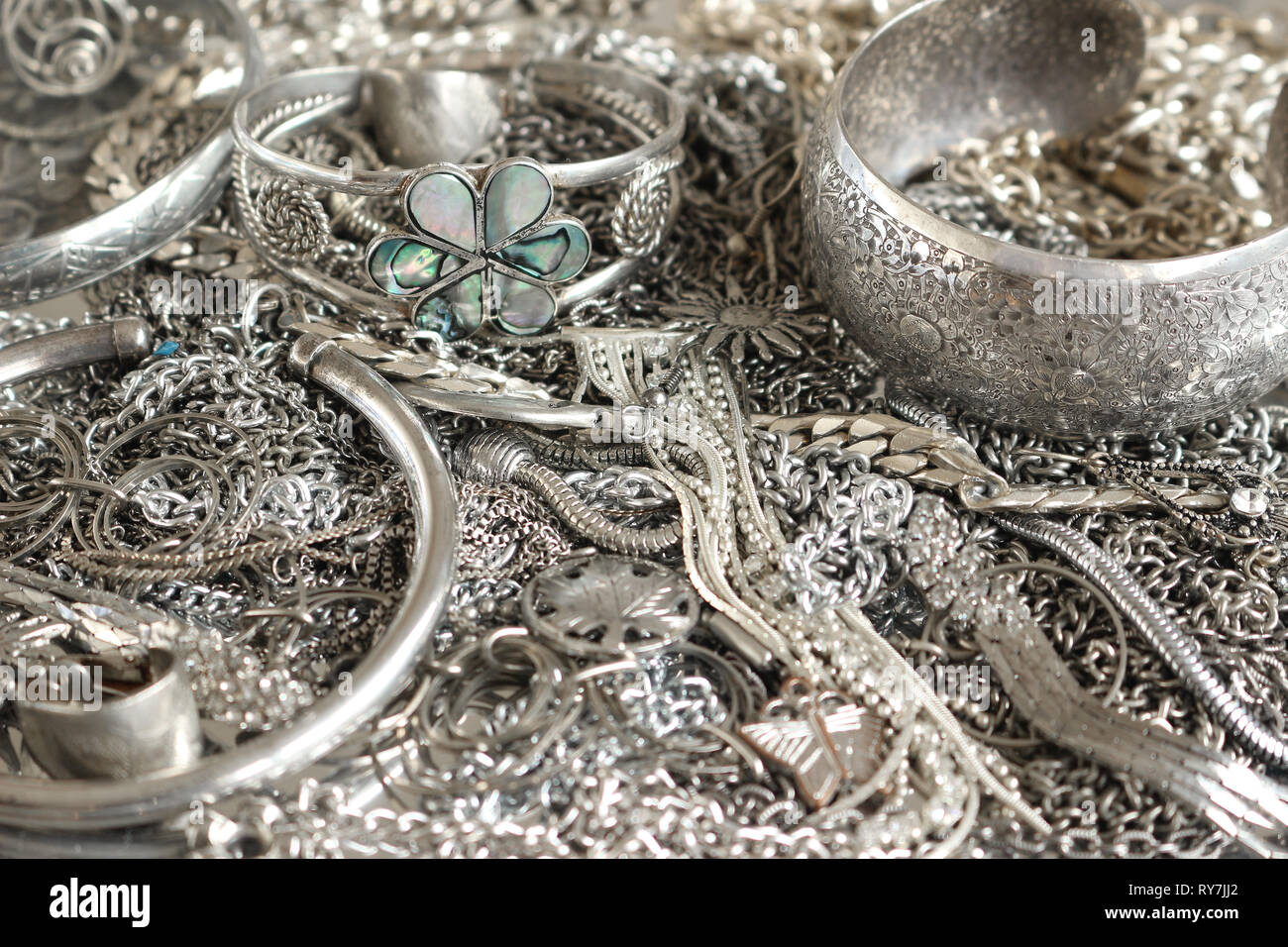 Silver jewels hi-res stock photography and images - Alamy