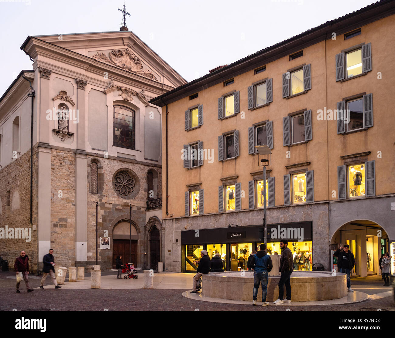 Shop bergamo italy hi-res stock photography and images - Page 4 - Alamy