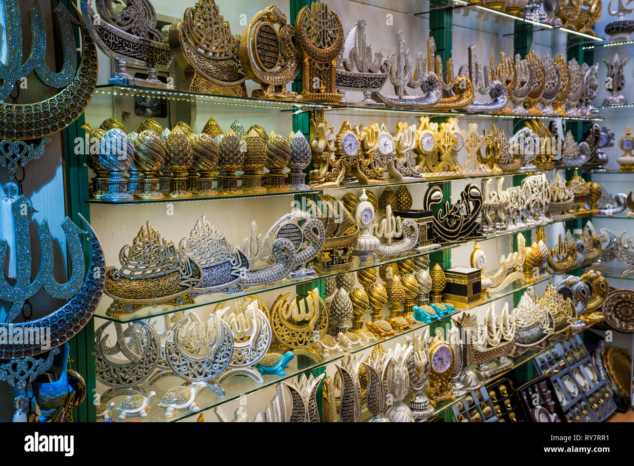 Grand Bazaar souvenir shop in Istanbul, Turkey Stock Photo Alamy