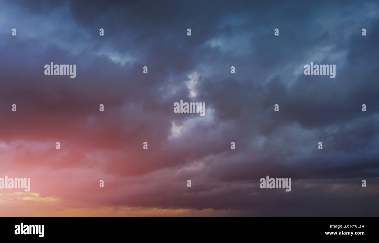 Cloudy dark sky hi-res stock photography and images - Alamy