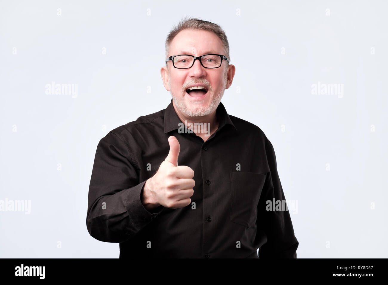 Old man thumbs up hi-res stock photography and images - Alamy