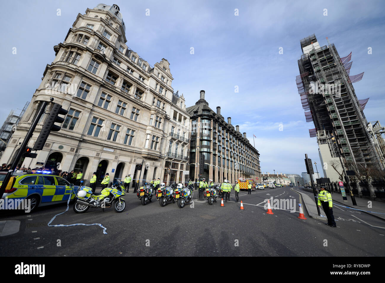 Suspicious car parked outside New Scotland Yard police headquarters