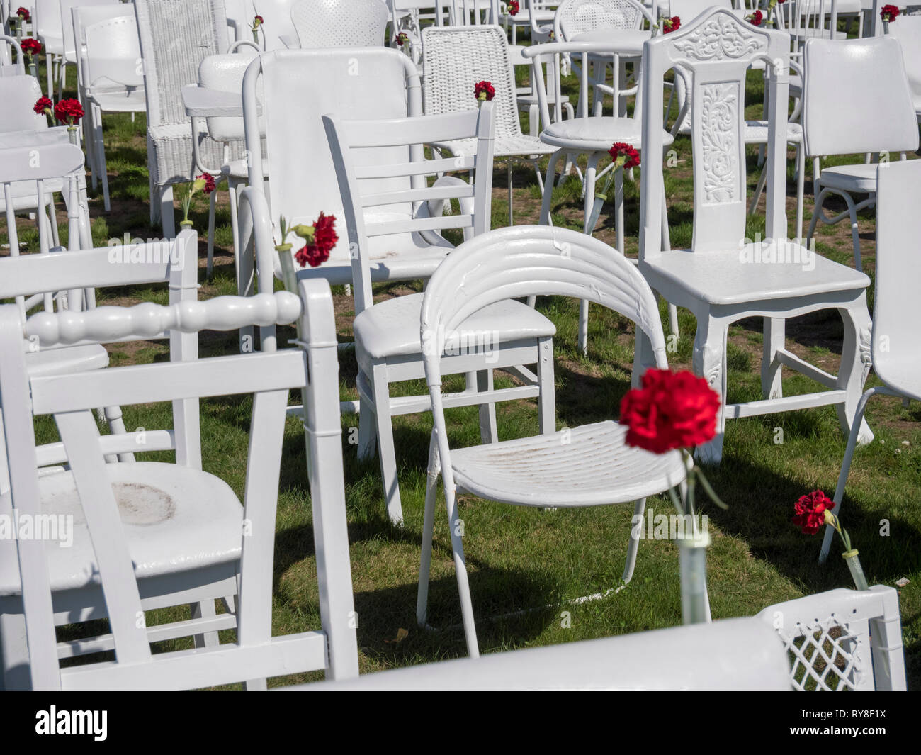 185 white chairs hires stock photography and images Alamy