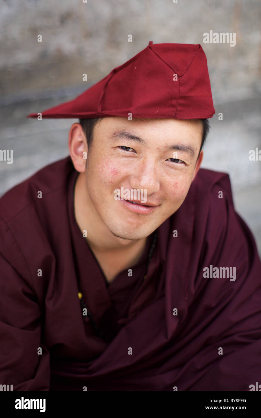 Buddhist monk china figure hi-res stock photography and images - Alamy