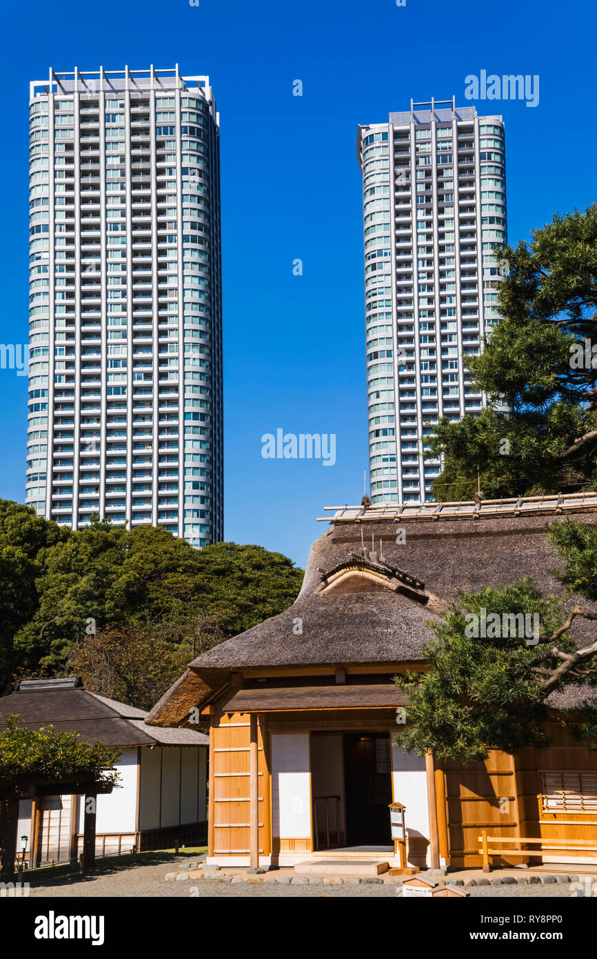 Japan, Honshu, Tokyo, Hama-rikyu Gardens and The Shiodome Area Skyline Stock Photo