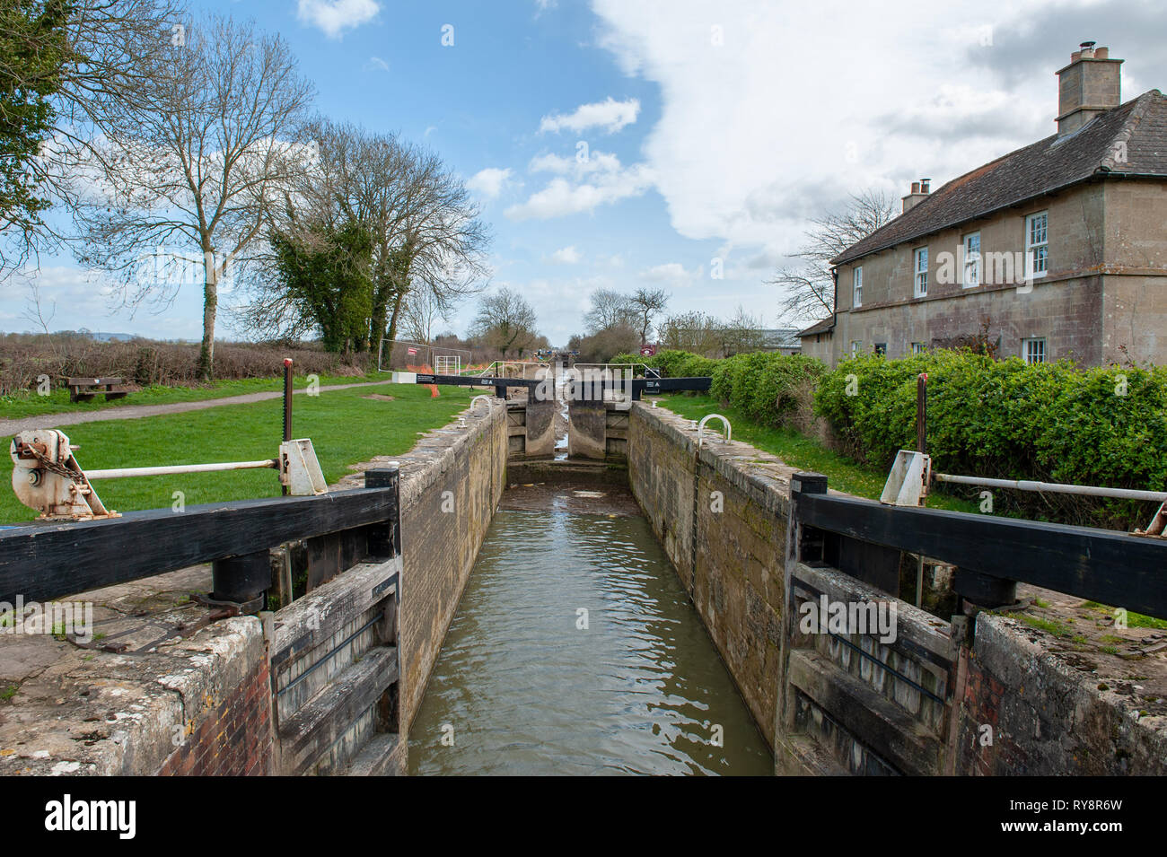 Lock 15 on Kennet and Avon Canal, Semington, Wiltshire, UK. Open at both ends showing the drained pound before lock 16 which is undergoing repair work. Stock Photo