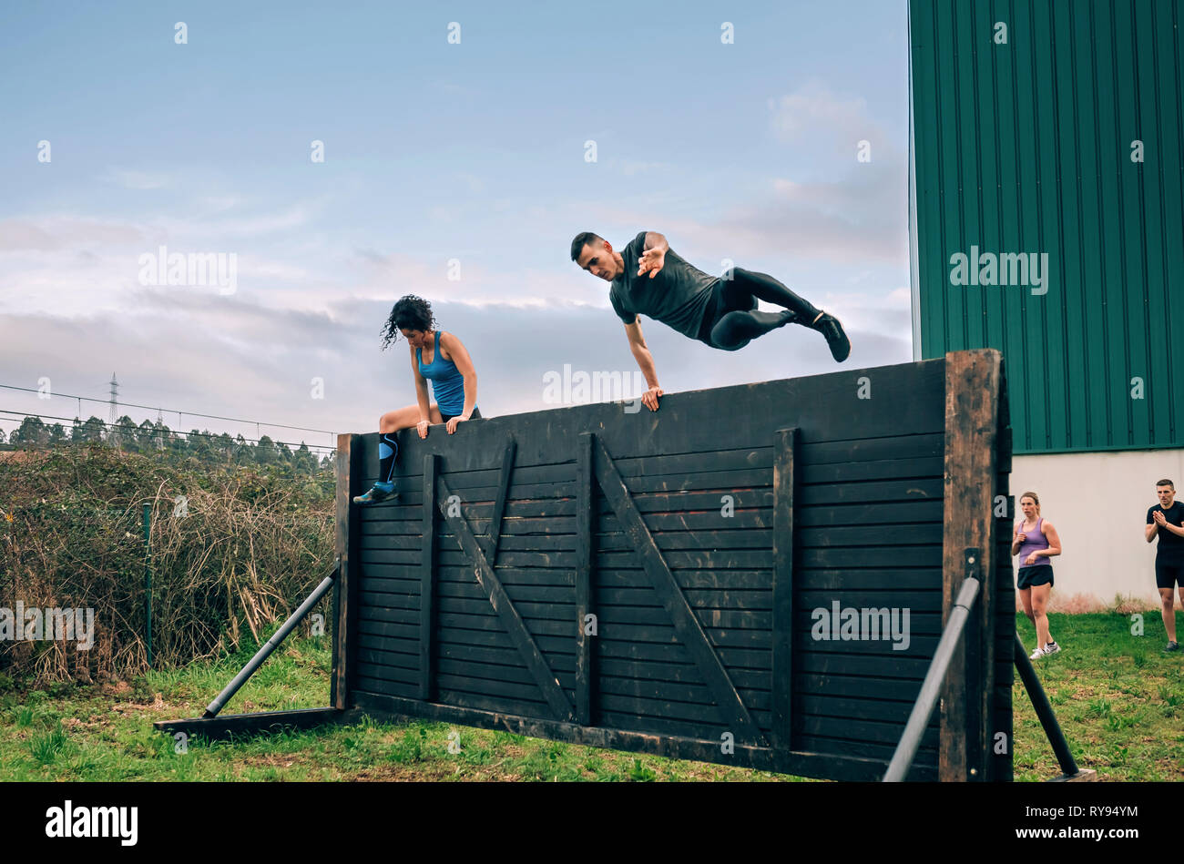 препятствия вселению в квартиру. препятствия вселению в квартиру. паркур. новая квартира. препятствия иллюстрация.