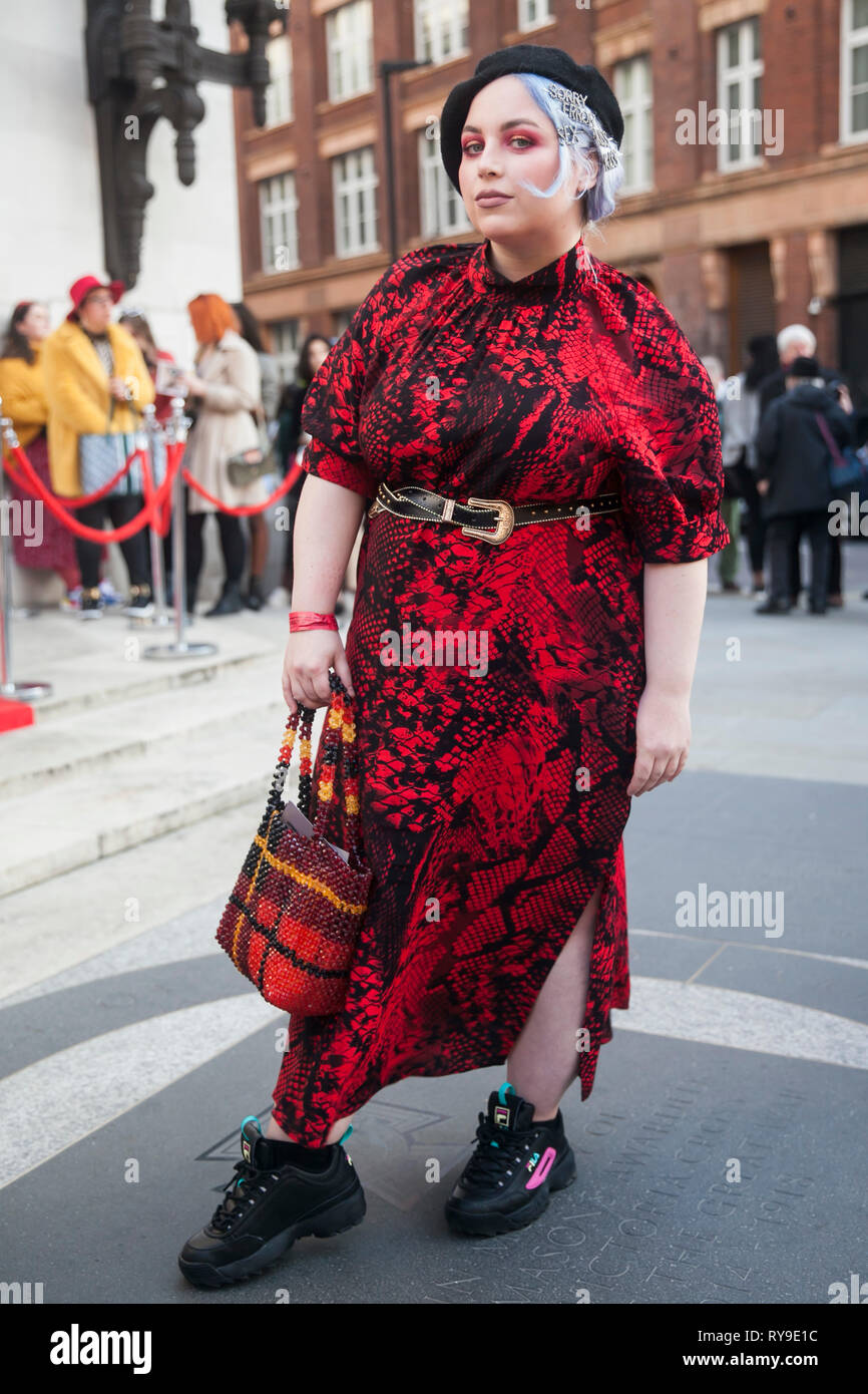 LONDON - FEBRUARY 17, 2019: Stylish attendees gathering outside 180 The Strand for London Fashion Week. girl with purple hair with hairpins in a beret Stock Photo
