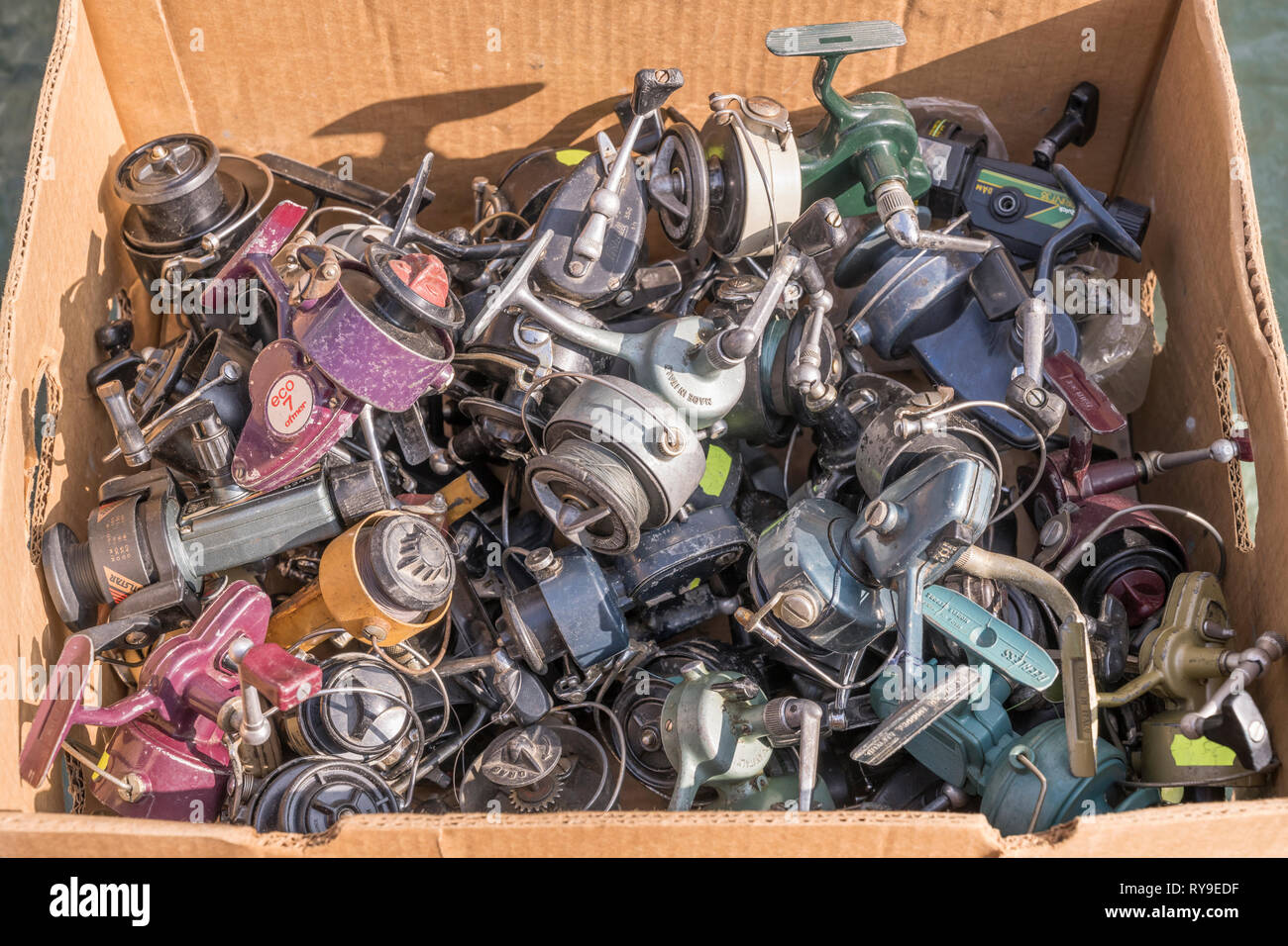 https://c8.alamy.com/comp/RY9EDF/cremona-italy-february-17-box-with-heap-of-old-fishing-reels-on-sale-at-street-market-shot-in-bright-winter-light-on-feb-17-2019-at-cremona-lom-RY9EDF.jpg
