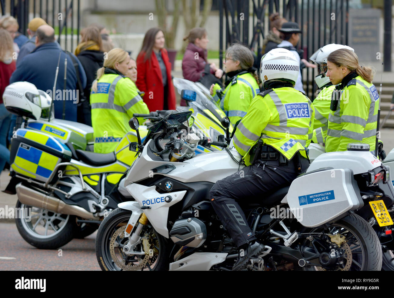 London, England, UK. Female Police motorcyclists outside the Wellington Barracks in Birdcage Walk. Stock Photo