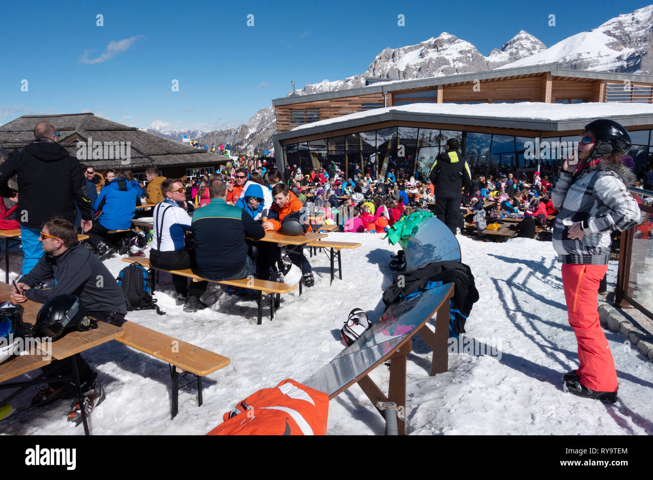 Skiing skiers people bar restaurant hires stock photography and images