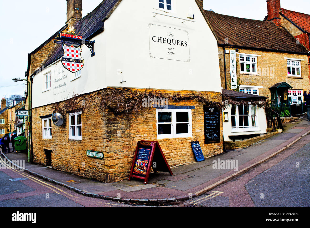 Chipping Norton, Oxfordshire, The Cheguers Inn, Spring street, England Stock Photo