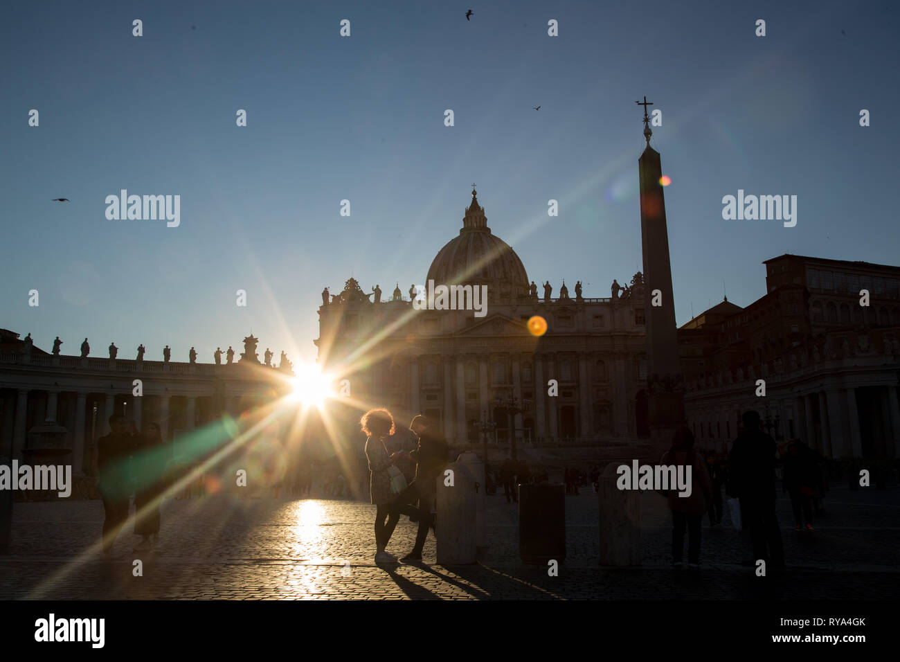 Rome, Italy. 12th Mar, 2019. The last rays of the sun on a late winter ...