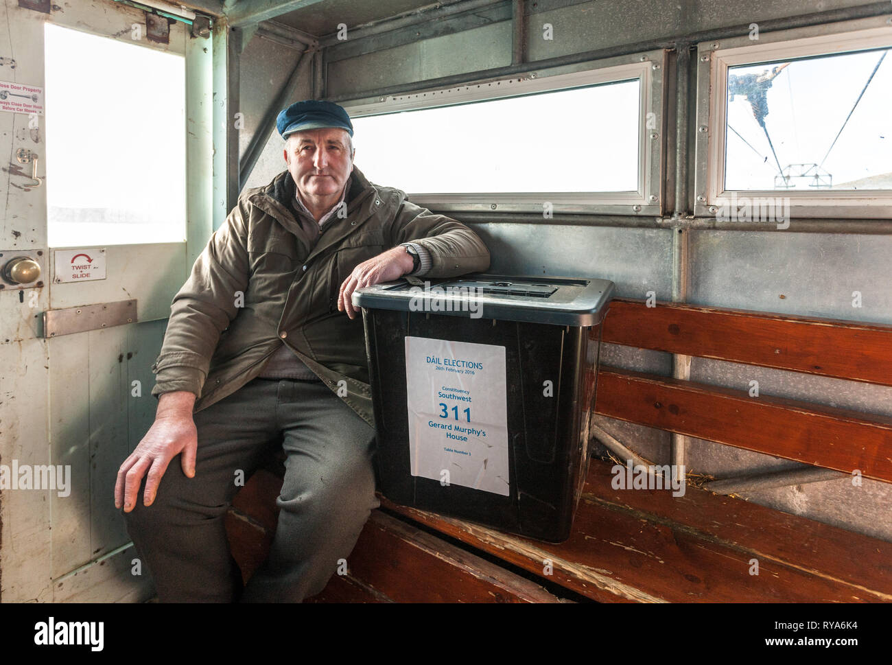 Dursey Island, Cork, Ireland. 26th February, 2016. Islander Gerard Murphy bringing the ballot box for Ireland's General Election across from the mainl Stock Photo