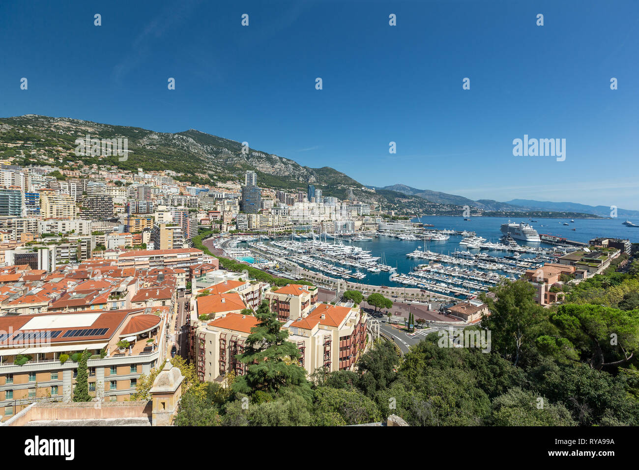 Blick auf den Hafen von oben in Monte Carlo, Monaco, 29.08.2018 Bildnachweis: Mario Hommes / HH-Photography Stock Photo