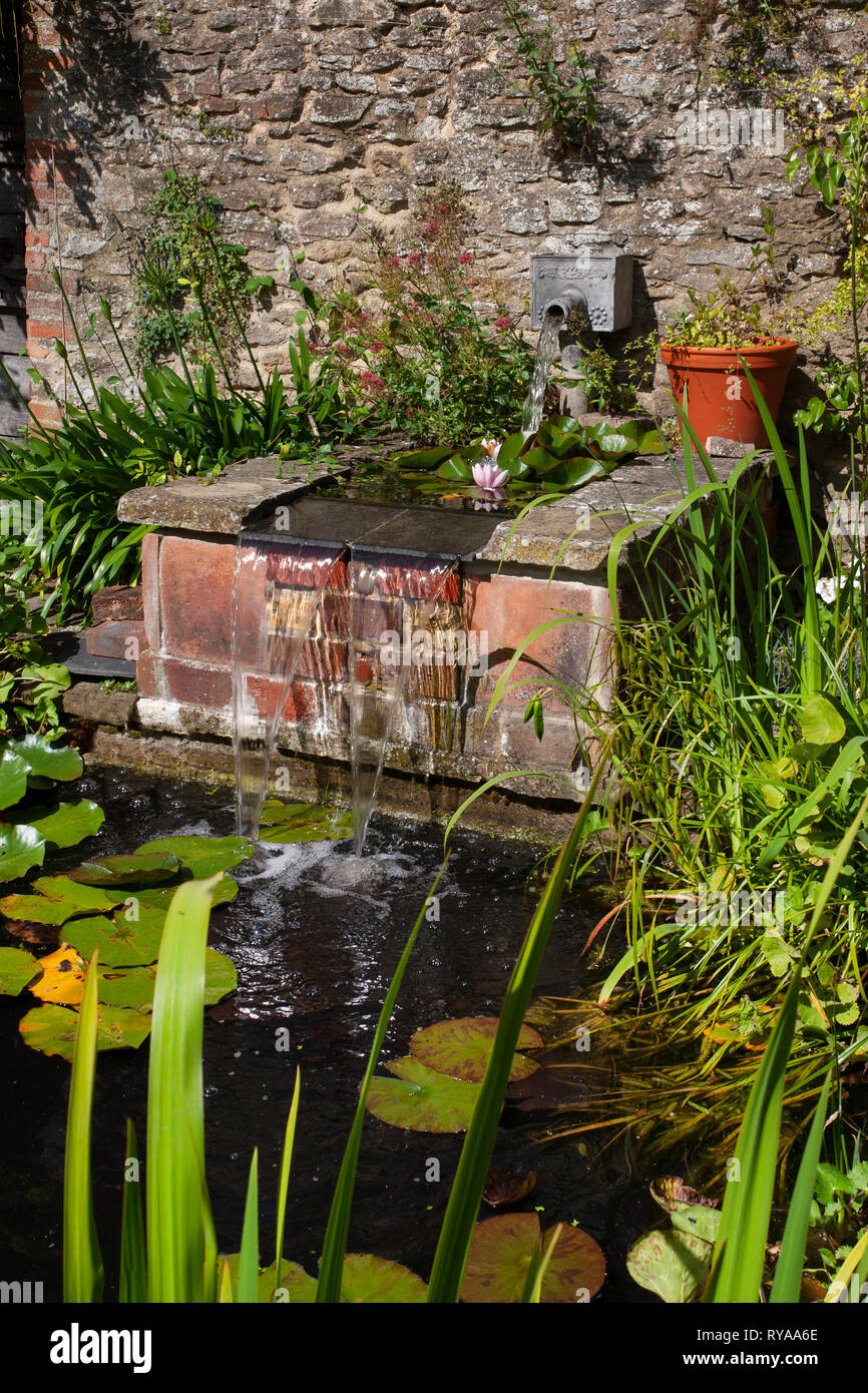 Garden pond and water feature hi-res stock photography and images - Alamy