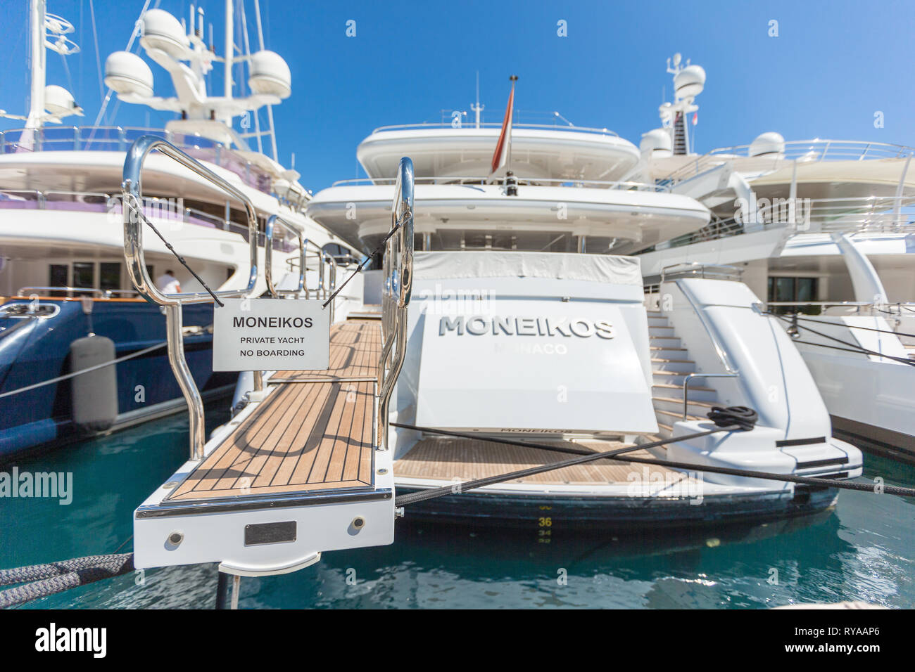 Im Hafen liegen Jachten am Anleger in Monte Carlo, Monaco, 29.08.2018 Bildnachweis: Mario Hommes / HH-Photography Stock Photo