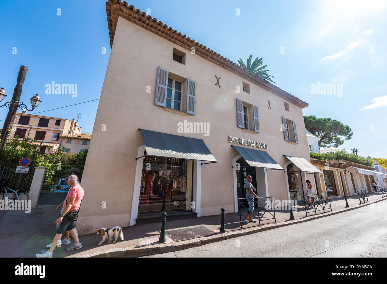 Filiale von Dolce & Gabbana in Saint Tropez, Frankreich, 01.09.2018 Bildnachweis: Mario Hommes / HH-Photography Stock Photo