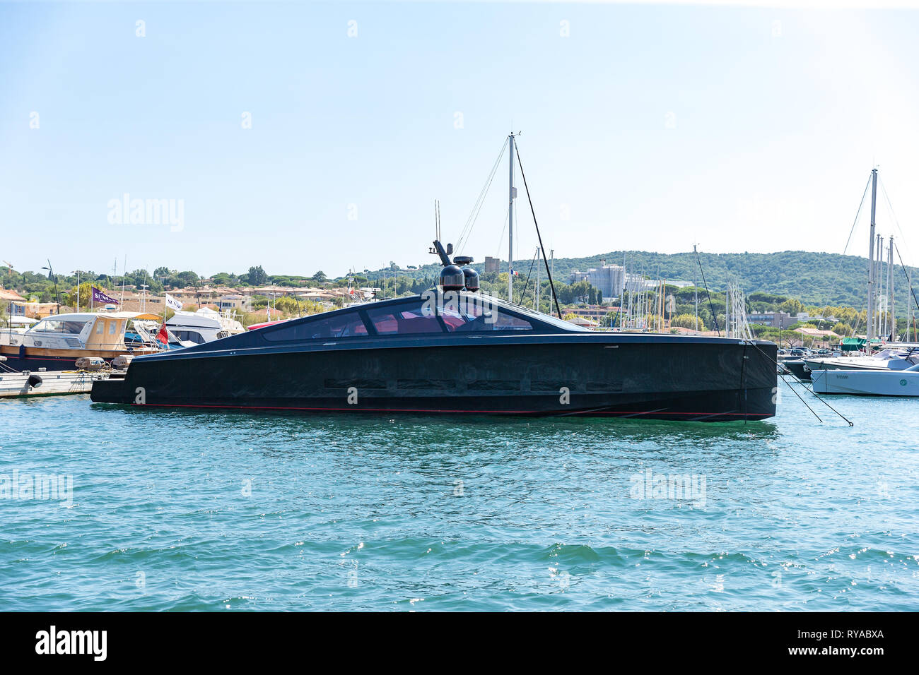 Motoryacht im Hafen in Saint Tropez, Frankreich, 01.09.2018 Bildnachweis: Mario Hommes / HH-Photography Stock Photo