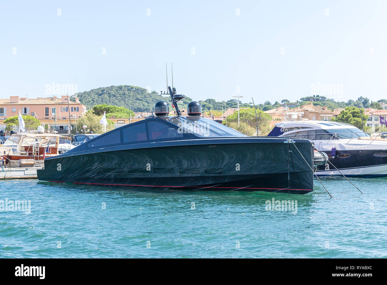 Motoryacht im Hafen in Saint Tropez, Frankreich, 01.09.2018 Bildnachweis: Mario Hommes / HH-Photography Stock Photo