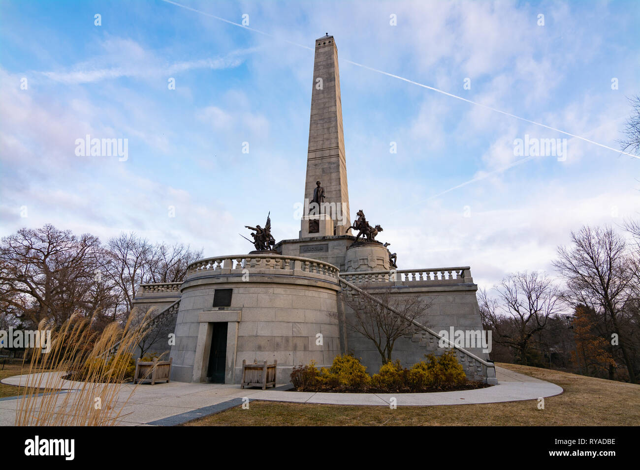Spingfield, Illinois, USA.  March 10th, 2019.  Sunrise at Lincoln's tomb.  Springfield, Illinois, USA. Stock Photo