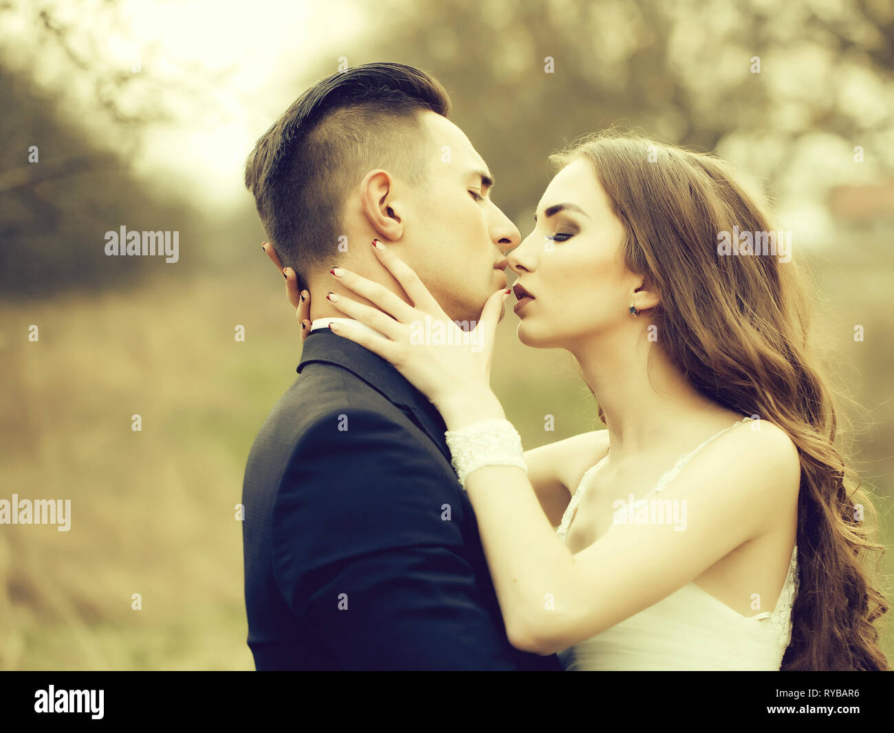 Happy wedding couple Stock Photo - Alamy