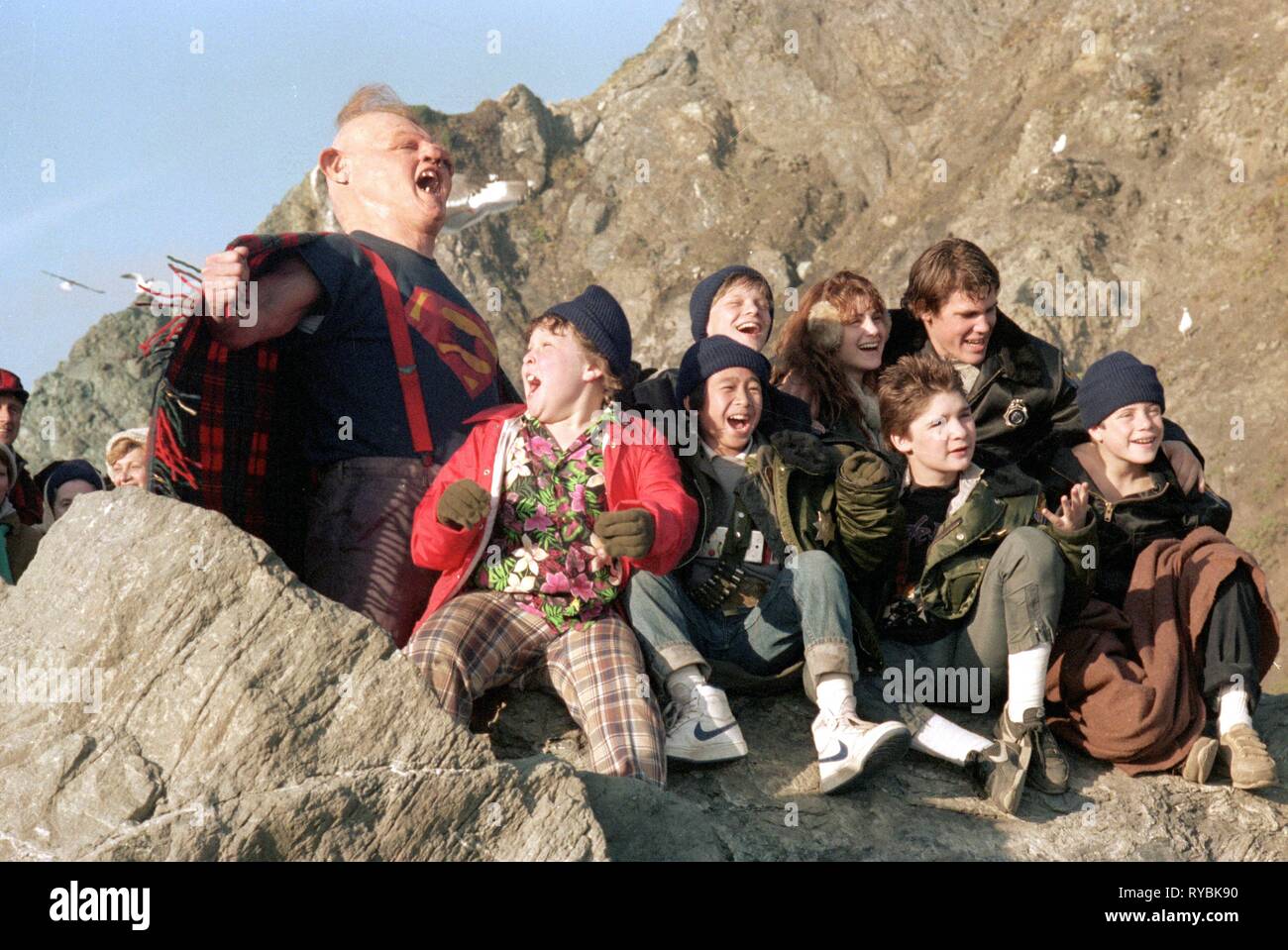 JOHN MATUSZAK, JEFF COHEN, JONATHAN KE QUAN, MARTHA PLIMPTON, KERRI GREEN, COREY FELDMAN, JOSH BROLIN,SEAN ASTIN, THE GOONIES, 1985 Stock Photo
