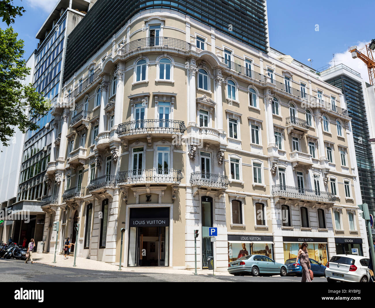 i morgen Uforenelig telex Residential building with a luxury Louis Vuitton store in the groundfloor  built in neoclassical architecture in downtown Lisbon, Portugal Stock Photo  - Alamy