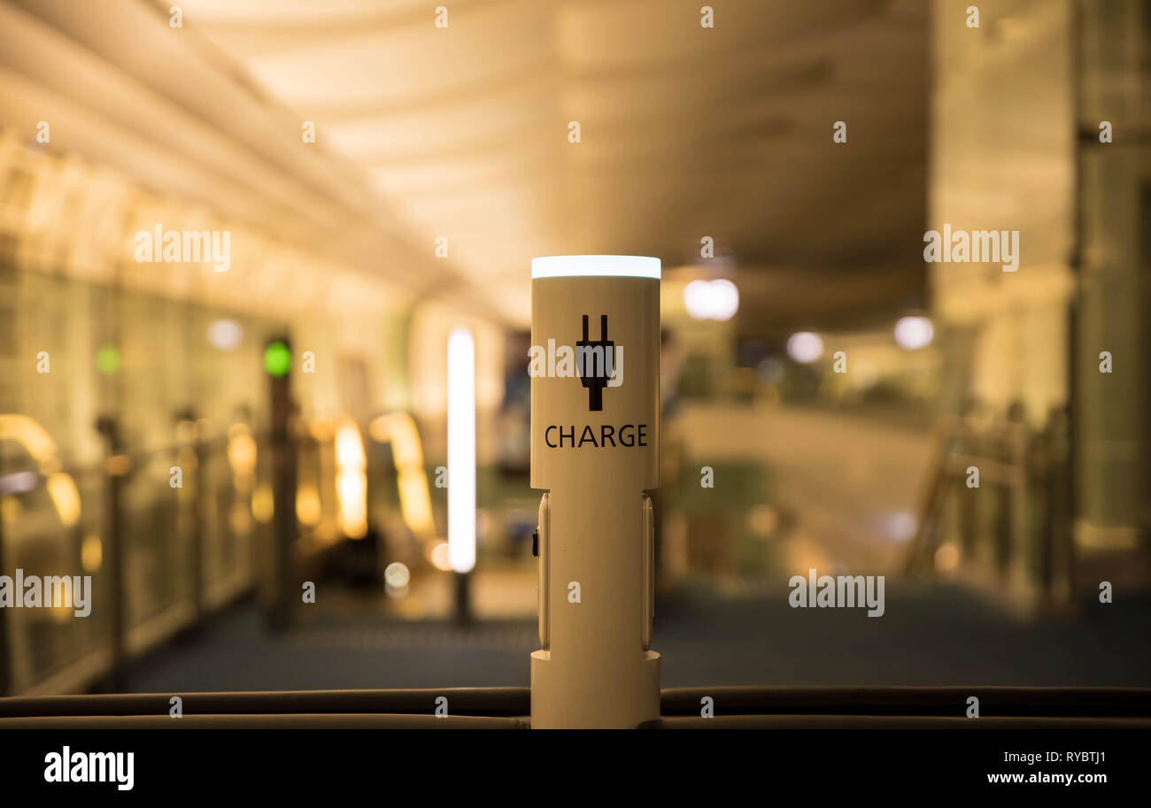 Charging station phone airport hi-res stock photography and images - Alamy