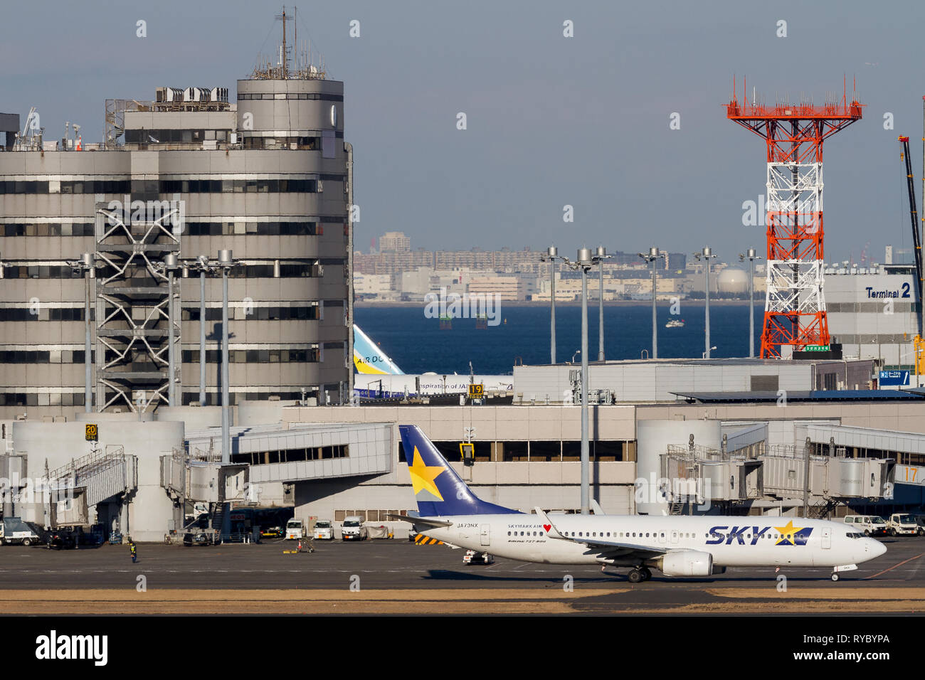 A Boeing 73786N. with Skymark Airlines at Haneda International Airport